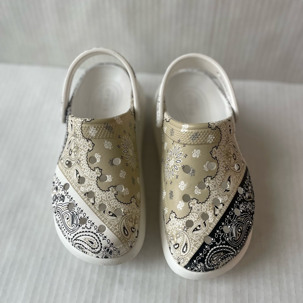 Crocs Classic Crush Bandana Clog White Slip On 208119-2ZM Size Men’s 3 Women’s 5
